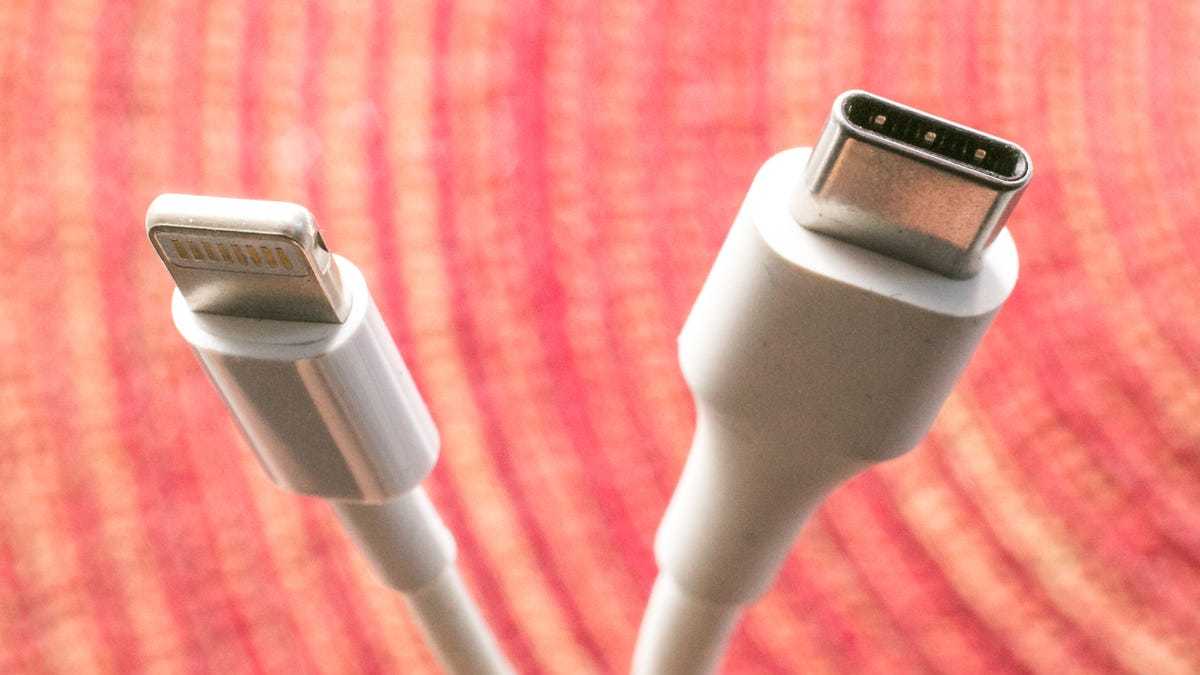 Как зарядить iphone от другого iphone?